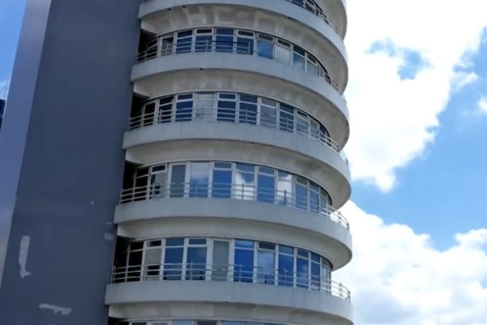 Primeiro prédio giratório do mundo construído em Curitiba está abandonado após 20 anos - Reprodução/TV Globo