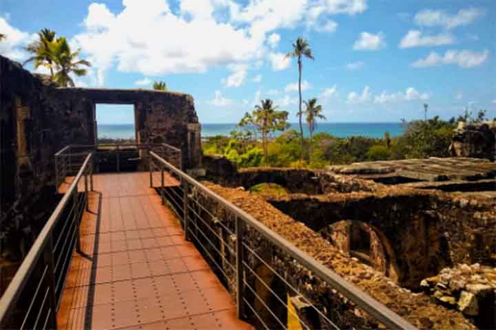 Por ficar no alto da Colina de Tatuapara, o castelo era a primeira barreira contra invasões estrangeiras no litoral brasileiro.
