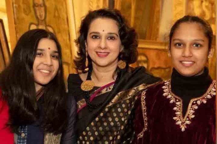 Radhikaraje Gaekwad, e suas duas filhas Padmaja Raje Gaekwad e Narayani Raje Gaekwad - Lakshmi Vilas Palace, Vadodara, Gujarat, Índia - Reprodução de Instagram