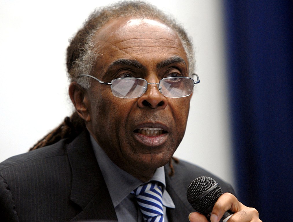 Em 2003, recebeu ainda o reconhecimento especial de Personalidade do Ano pela Academia Latina de Gravação.