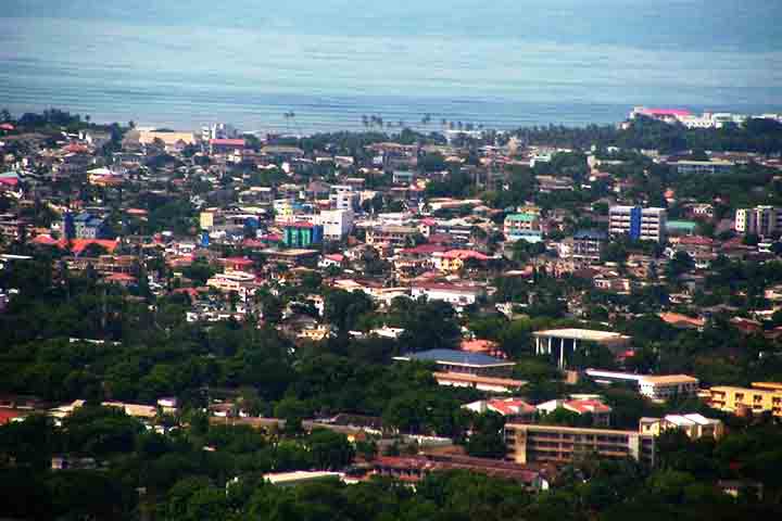 10º) Labone, Accra (Gana) – Bairro moderno e cosmopolita, conhecido por suas galerias de arte africana contemporânea e restaurantes que celebram a culinária local.