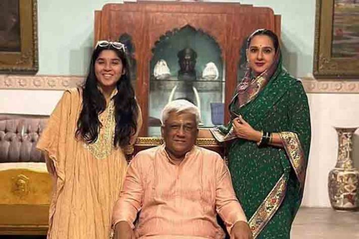 Samarjitsinh Gaekwad, o marajá titular desde 2012, sua esposa Radhikaraje Gaekwad e uma das filhas - Lakshmi Vilas Palace, Vadodara, Gujarat, Índia - Reprodução de Instagram
