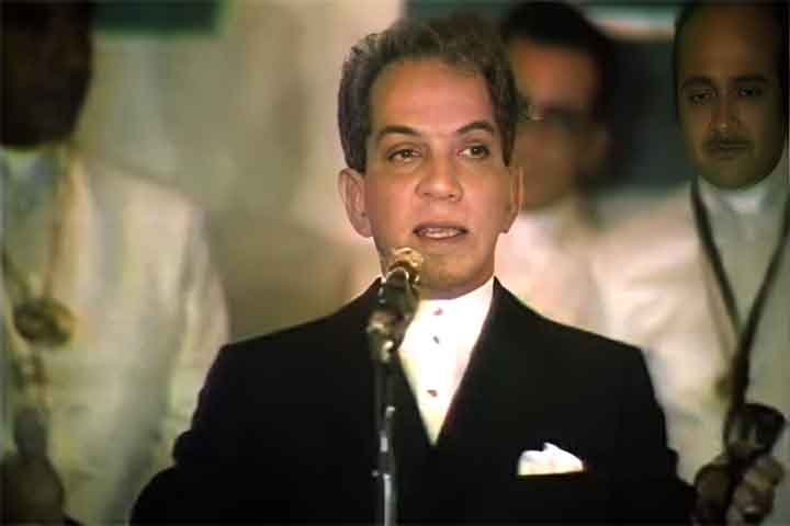 Foi nos circos e nos teatros populares de variedades que Moreno começou a experimentar a comédia de improviso. Uma noite, ao substituir um apresentador ausente, ele falou sem roteiro algum e encantou a plateia. 
