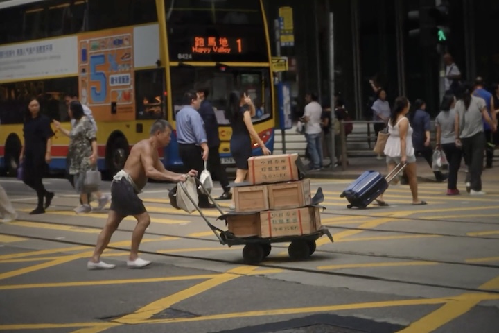 Especialistas apontam que a crise resulta de dois fatores: especulação imobiliária e da precarização do trabalho.