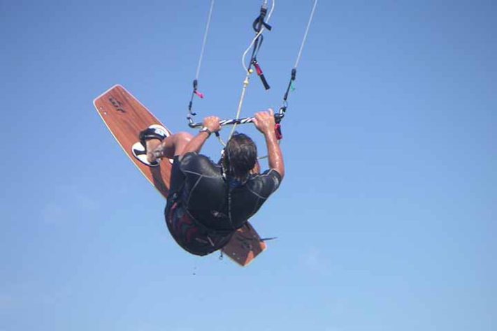 Kitesurf, kiteboarding, originalmente flysurfing,, esporte aquático - Imagem de StockSnap por Pixabay