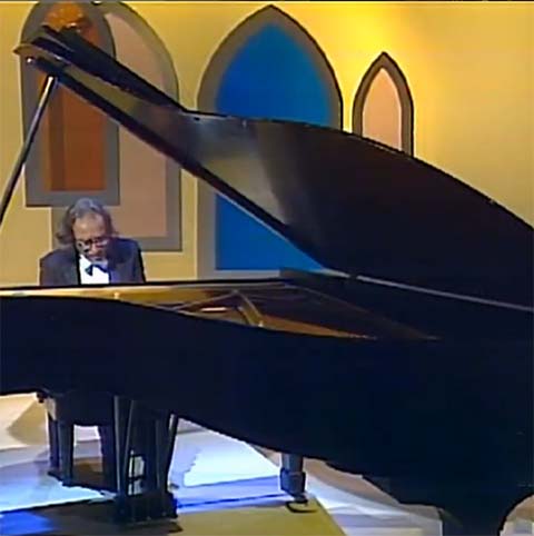 Após cirurgias e reabilitação, gravou seu último álbum com as duas mãos e, mais tarde, o disco “Só para Mão Esquerda”, com peças compostas por Maurice Ravel para o pianista Paul Wittgenstein.
