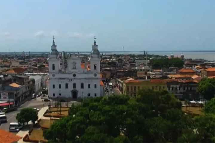 <p>São Miguel do Guamá (Pará)<br />
Localizada no nordeste paraense, às margens do rio Guamá, é um dos municípios mais antigos da região.<br />
Possui área de 1 104 km² e cerca de 59 mil habitantes, com economia voltada ao comércio, pesca e agricultura.</p>
