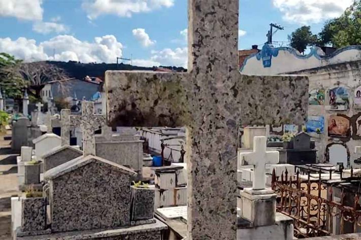 Falso morto - homem pagou por atestado de óbito para escapar da prisão