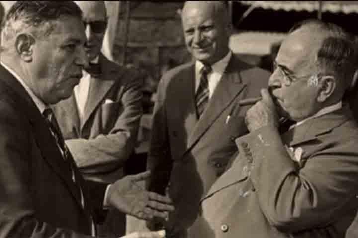 Sua relaÃ§Ã£o com a polÃ­tica foi intensa, sendopermeada por alianÃ§as estratÃ©gicas e embates pÃºblicos. Em 1930, participou do movimento revolucionÃ¡rio que levou GetÃºlio Vargas ao poder. 
