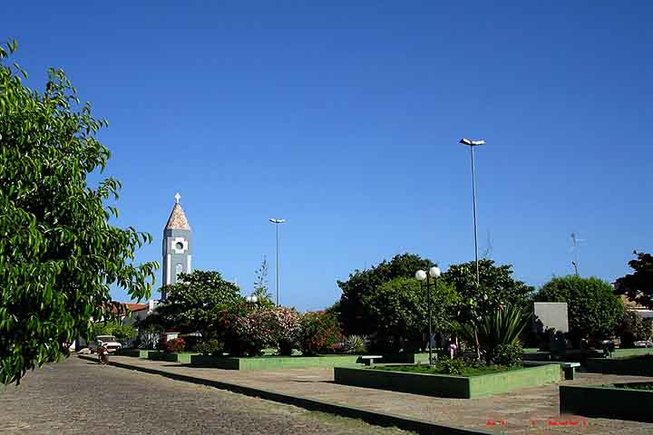 <p>São Miguel do Tapuio (Piauí)<br />
No norte do Piauí, tem forte tradição religiosa e cultural ligada ao padroeiro São Miguel Arcanjo.<br />
Com área de 5 456 km² e população de cerca de 18 mil habitantes, baseia sua economia na pecuária e na agricultura.</p>
