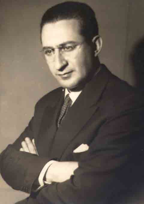 Guarnieri compôs seis sinfonias, concertos e inúmeras peças de câmara, sempre com forte identidade rítmica e melódica. Além de compositor, ele foi maestro e professor de várias gerações de músicos, consolidando-se como figura-chave da música erudita brasileira.
