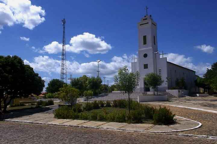 <p>São Miguel da Baixa Grande (Piauí)<br />
Também piauiense, pertence ao Território dos Carnaubais e é um dos menores municípios do estado.<br />
Tem 3 km² de área urbana e cerca de 2 mil habitantes, com economia centrada na agricultura familiar e no artesanato.</p>

