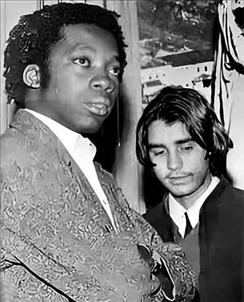 Aos 18 anos, prestes a servir o Exército, o destino do jovem compositor mudou quando Milton Nascimento o convidou para se mudar para o Rio de Janeiro e gravar um disco em parceria.
