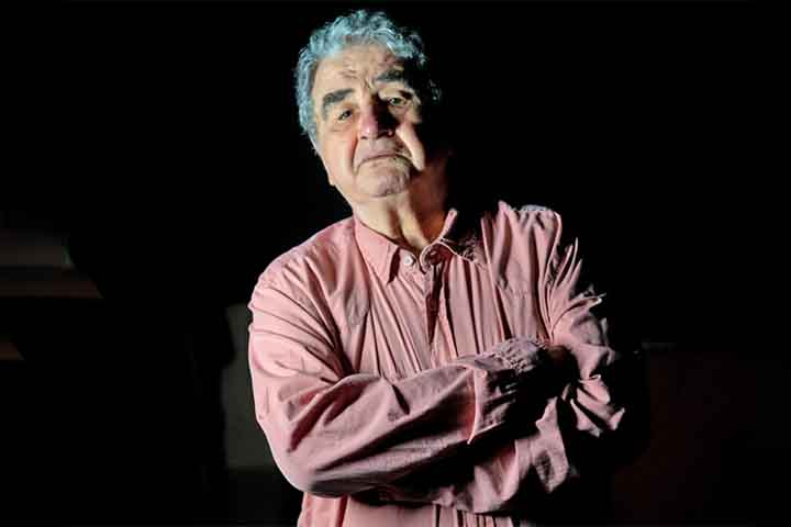 Nascido no dia 30 de janeiro de 1945, na cidade de São Manuel, no interior de São Paulo, Otávio Augusto deixou sua terra natal aos 14 anos para viver na capital paulista, onde daria início a uma carreira artística que já dura mais de seis décadas.
