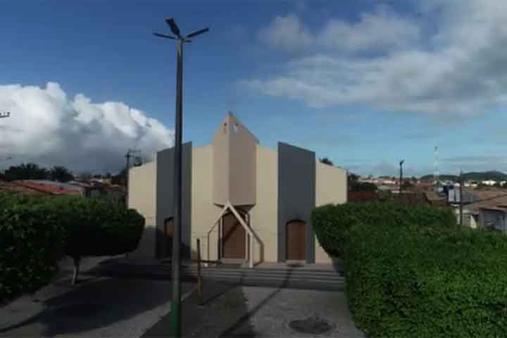 <p>São Miguel do Aleixo (Sergipe)<br />
Localizado na região agreste sergipana, o município celebra São Miguel com festas e novenas tradicionais.<br />
Com 114 km² e população de 4 mil habitantes, destaca-se pela produção de mandioca e cultura rural.</p>
