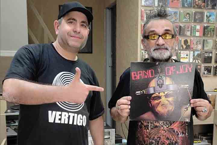 Com 65 anos, Regis Tadeu segue ativo: ele produz conteúdo, críticas, apresenta programas de rádio como Lado Z e Rock Brazuca (na Rádio USP FM) e participa de atrações televisivas - como o programa Opinião Litoral na TV Cultura desde 2024.
