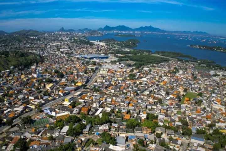 Em 1943, ocorreu uma nova divisão territorial no Rio de Janeiro. São Gonçalo perdeu o Distrito de Itaipu para Niterói, restando-lhe cinco distritos: São Gonçalo (sede), Ipiíba, Monjolo, Neves e Sete Pontes que permanecem até os dias atuais.