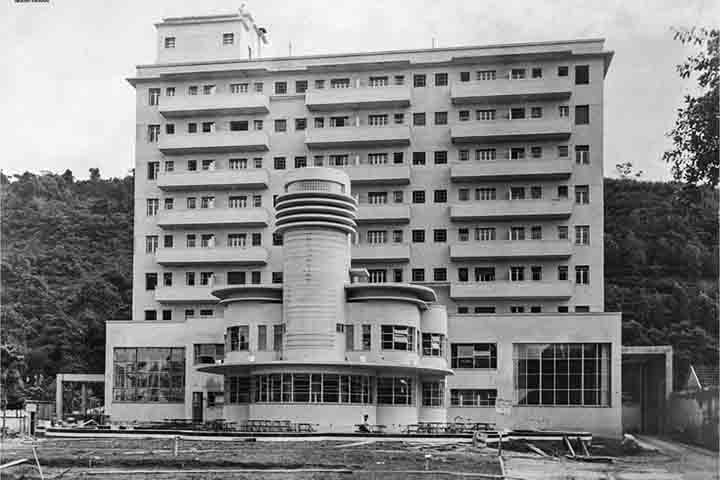A aldeia de São Lourenço foi o primeiro povoado de Niterói e hoje o bairro de mesmo nome preserva a Igreja de São Lourenço dos Índios, a mais antiga da cidade.