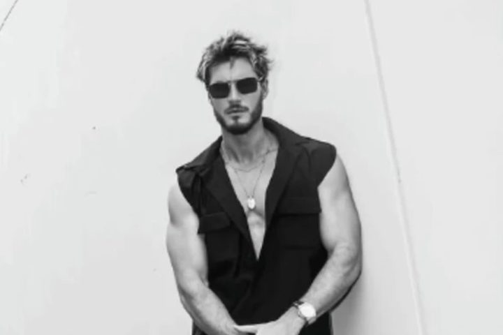 O programa é inspirado no “Dancing with the Stars”, que no Brasil ficou conhecido como “Dança dos Famosos”.