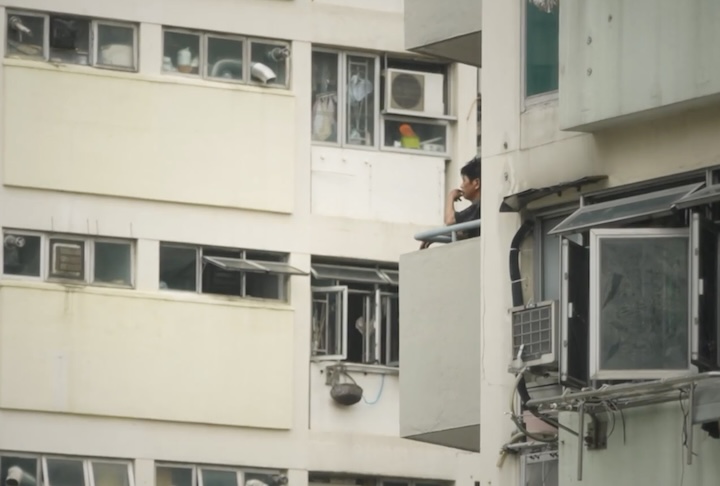 “Morar lá é devastador. Sinto falta da minha casa, quero muito voltar para o mundo de quando eu era pequena