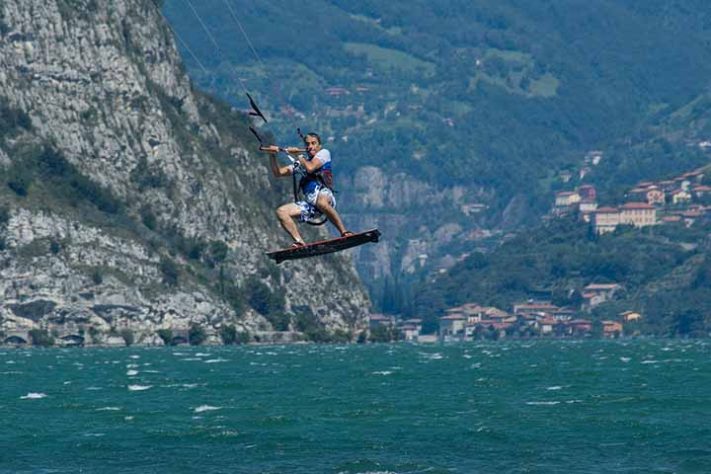 Kitesurf, kiteboarding, originalmente flysurfing,, esporte aquático - Imagem de GIAMBATTISTA COSSETTI por Pixabay