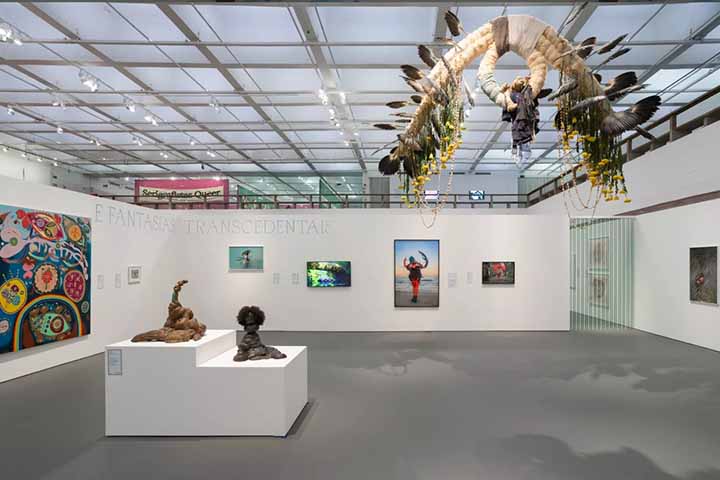 No interior, o uso dos famosos â??cavaletes de cristalâ? - estruturas independentes que exibem as obras livremente no espaÃ§o - subverteu a lÃ³gica tradicional de museus e permitiu um tipo de leitura mais aberta. 
