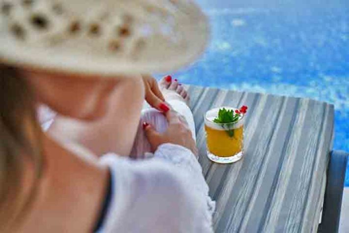 Mulher drink - viagem - turista
