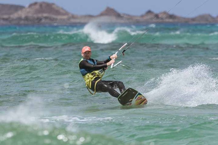 Kitesurf, kiteboarding, originalmente flysurfing,, esporte aquático - Imagem de michaelhumenberger por Pixabay