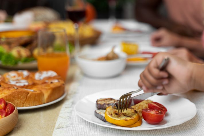 Comida, refeição, mesa, etiqueta - Freepik