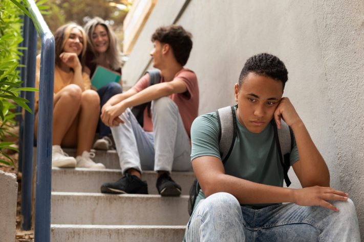 Estudo diz que jovem está mais triste - Freepik