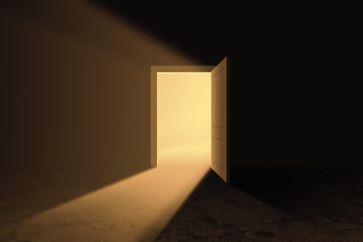 Porta abrindo - Freepik