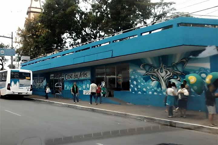 A Casa das Artes Villa Real foi inaugurada, no ano de 1999, para abrigar exposições de artistas plásticos de São Gonçalo, no Rio de Janeiro. Além disso, é utilizada para a realização de shows intimistas e lançamentos de livros.