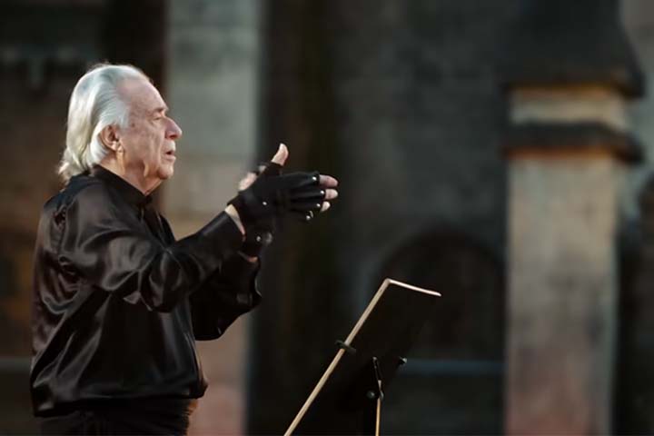 Em 2011, ele recebeu uma grande homenagem no carnaval paulistano. A escola de samba Vai-Vai levou à avenida o enredo “A Música Venceu”, celebrando a trajetória de superação do maestro, que desfilou regendo a bateria e viu a agremiação conquistar o título do ano.

