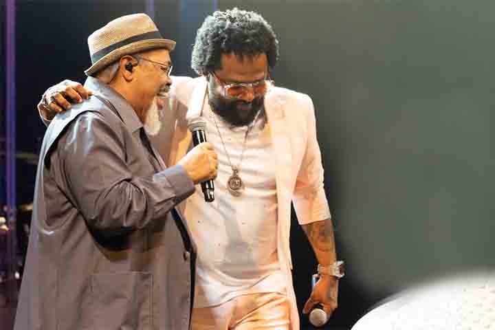 Nos anos 2000, a carreira de Jorge Aragão foi marcada pela continuidade do sucesso como cantor e compositor, com o lançamento de vários álbuns. Entre eles, os 