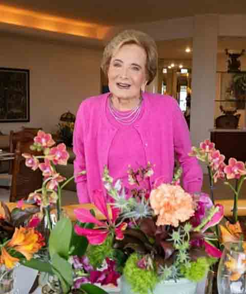 Em sua nova cidade, cursou a Escola de Artes Dramáticas da Universidade de São Paulo, USP, e formou o grupo de teatro amador 