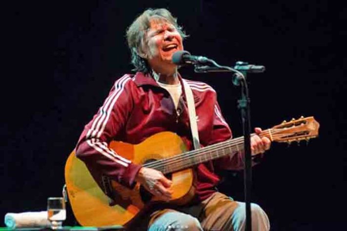 Cantor e compositor Lô Borges