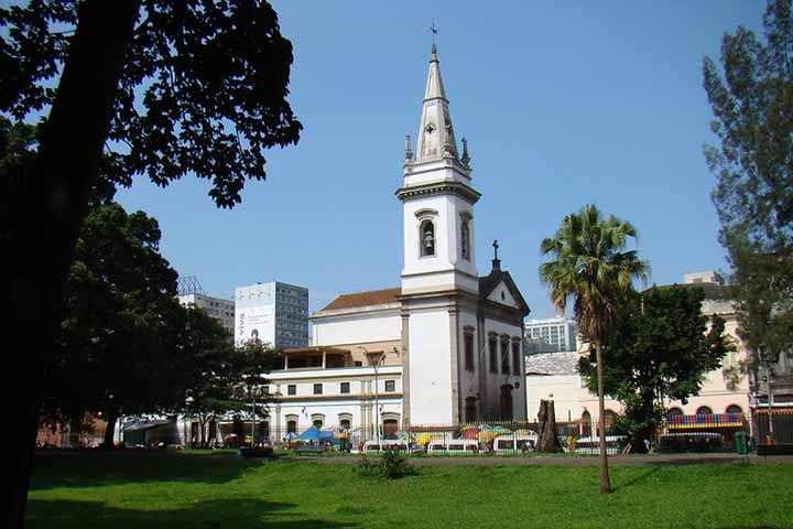 O conjunto de marcos históricos do século XVII inclui a fazenda Nossa Senhora da Boa Esperança, em Ipiíba, e a propriedade do capitão Miguel Frias de Vasconcelos, no Engenho Pequeno. Além da capela de São João, do porto do Gradim e da Fazenda da Luz, em Itaoca.