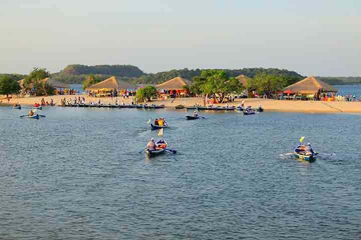 Esse dinamismo natural é parte importante do charme de Alter do Chão, pois o distrito oferece opção tanto para quem quer de fato sol, rio e areia quanto para quem prefere contato mais profundo com a Amazônia. 
