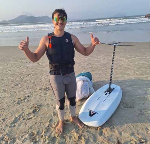 jovem estrangeiro levou um susto em Praia de Florianópolis -Kitesurf, kiteboarding, originalmente flysurfing,, esporte aquático - Divulgação/Corpo de Bombeiros