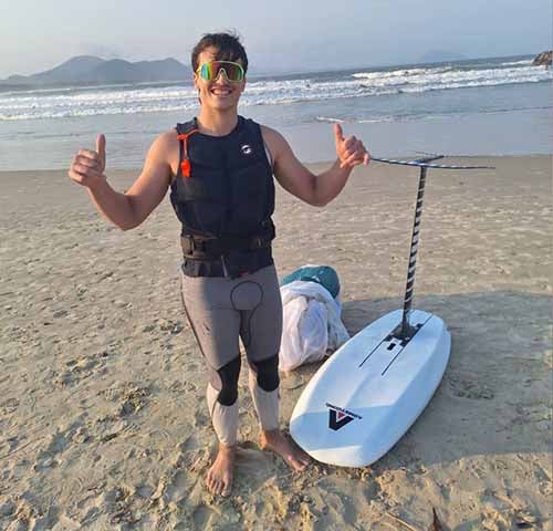 jovem estrangeiro levou um susto em Praia de Florianópolis -Kitesurf, kiteboarding, originalmente flysurfing,, esporte aquático - Divulgação/Corpo de Bombeiros