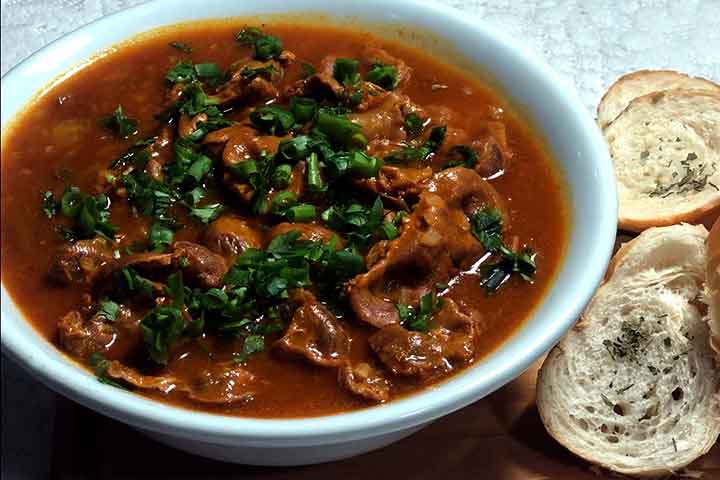 Esse perfil calórico, junto com o alto teor de proteína, faz dela aliada interessante para quem faz controle de peso.
