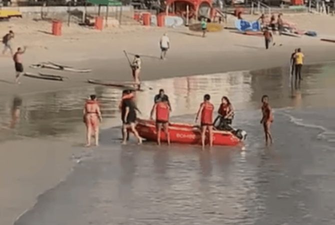 Ventania surpreende e leva praticantes de stand-up paddle para alto-mar em Copacabana