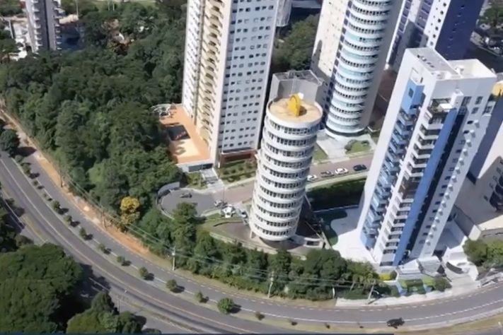 Primeiro prédio giratório do mundo construído em Curitiba está abandonado após 20 anos - Reprodução