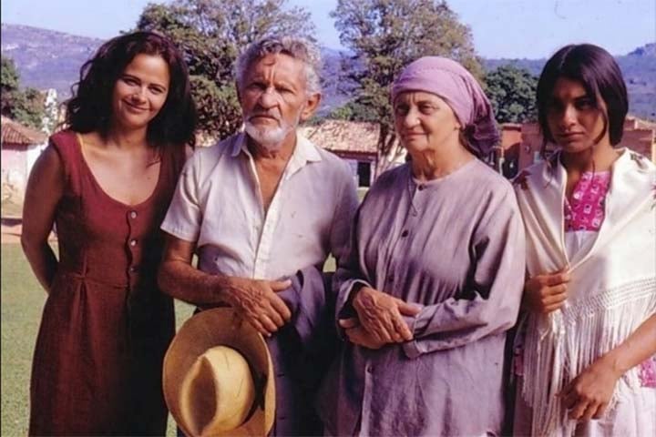 Laura Cardoso interpretou Sinhana Coragem na versão da novela 