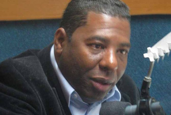 Netinho de Paula tem direitos autorais penhorados por constranger mulher na TV