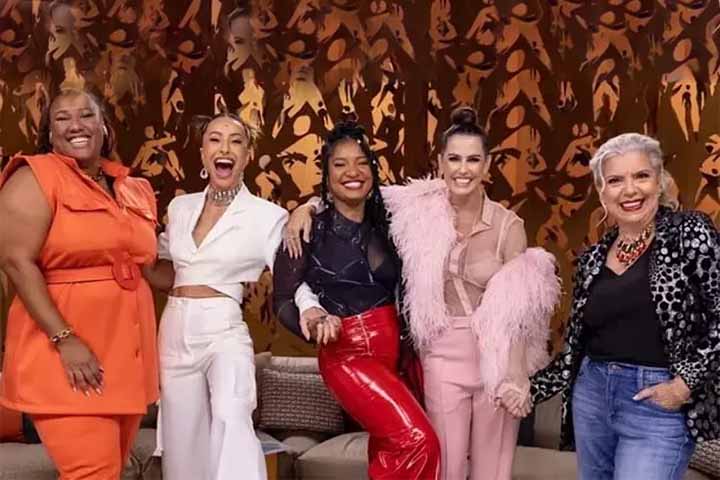 Antes de “Sua Maravilhosa”, Sabrina Sato atuou em outras atrações do GNT, como “Saia Justa” e “Sobre Nós Dois”, além de ter sido jurada do reality “The Masked Singer”, da Globo.
