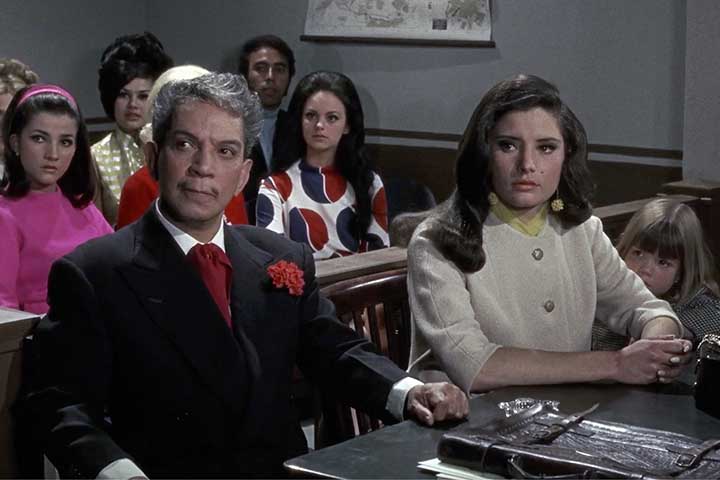 O legado de Cantinflas é imenso para o universo cinematográfico da América Latina. O verbo “cantinflear” foi oficialmente incorporado ao vocabulário da Real Academia Espanhola da Língua, com a conotação de “falar muito e dizer pouco”, em alusão ao estilo verbal característico de seu personagem. 
