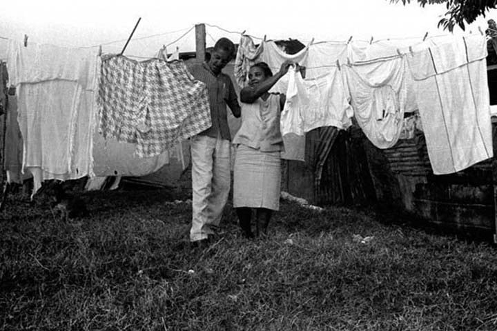 Durante esse tempo, afastou-se do samba e chegou a viver em extrema pobreza. O artista foi redescoberto no final dos anos 1950, quando o cronista e radialista Sérgio Porto - mais famoso pelo pseudônimo de Stanislaw Ponte Preta - o encontrou lavando carros em Ipanema.
