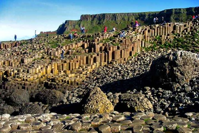 Calçada dos Gigantes: colunas de basalto impressionam na Irlanda do Norte