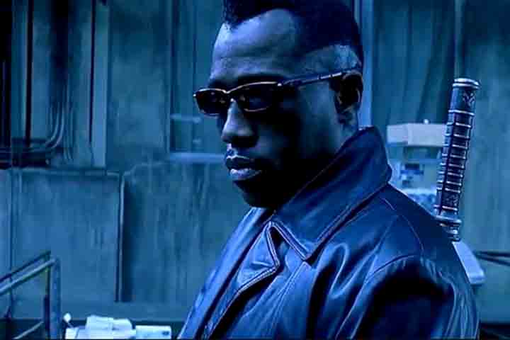 Entre esses dois momentos, Del Toro também se aventurou em produções de grande orçamento, mas sem abandonar seu olhar autoral. Dirigiu “Blade II” e “Hellboy”, adaptando para o cinema o personagem das HQs de Mike Mignola. 
